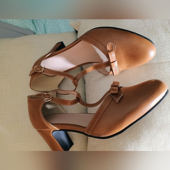 Brown block Heel closed toe Mary Jane's - Picture 9 of 9